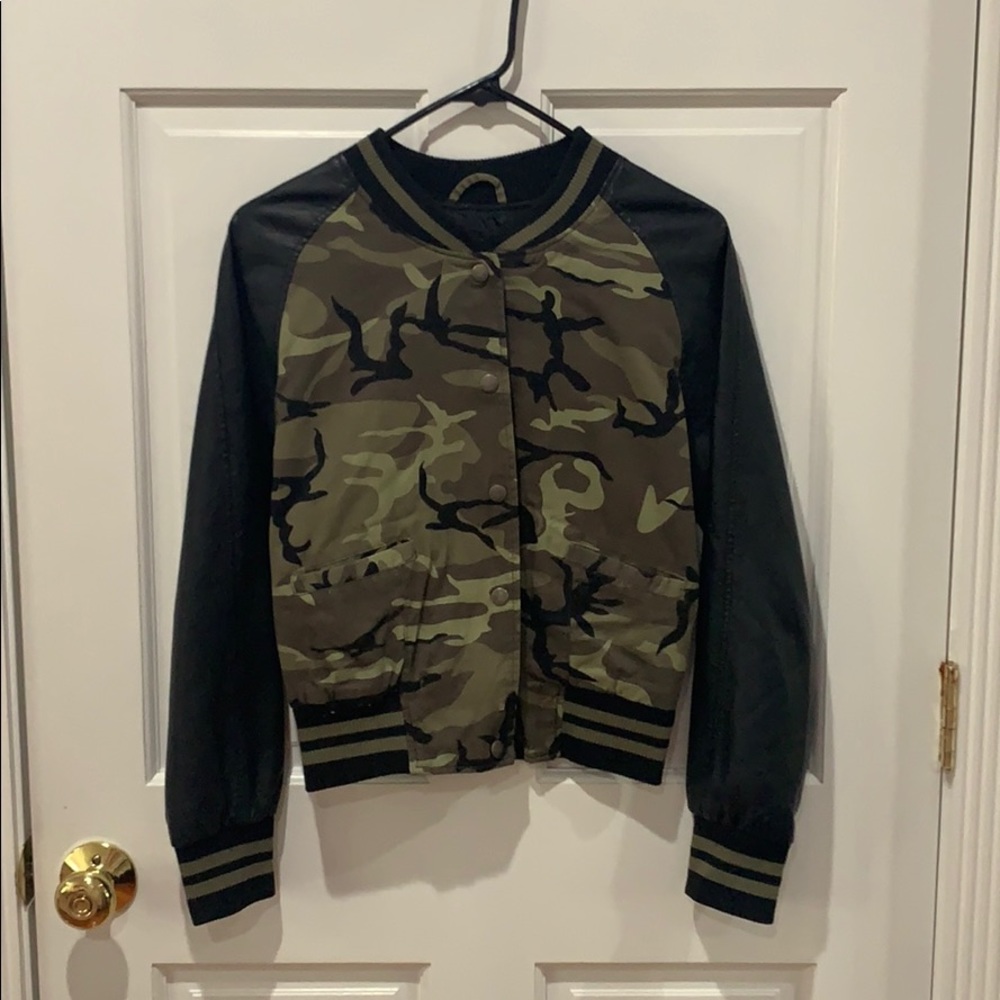 Camouflage bombers jacket